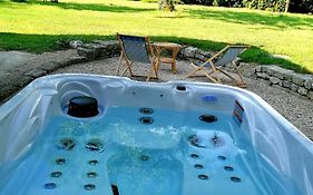 Gite Dans Une Ambiance Vegetale Avec Spa Privatif